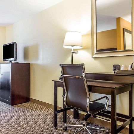 Comfort Suites Clinton Near Presbyterian College Εξωτερικό φωτογραφία