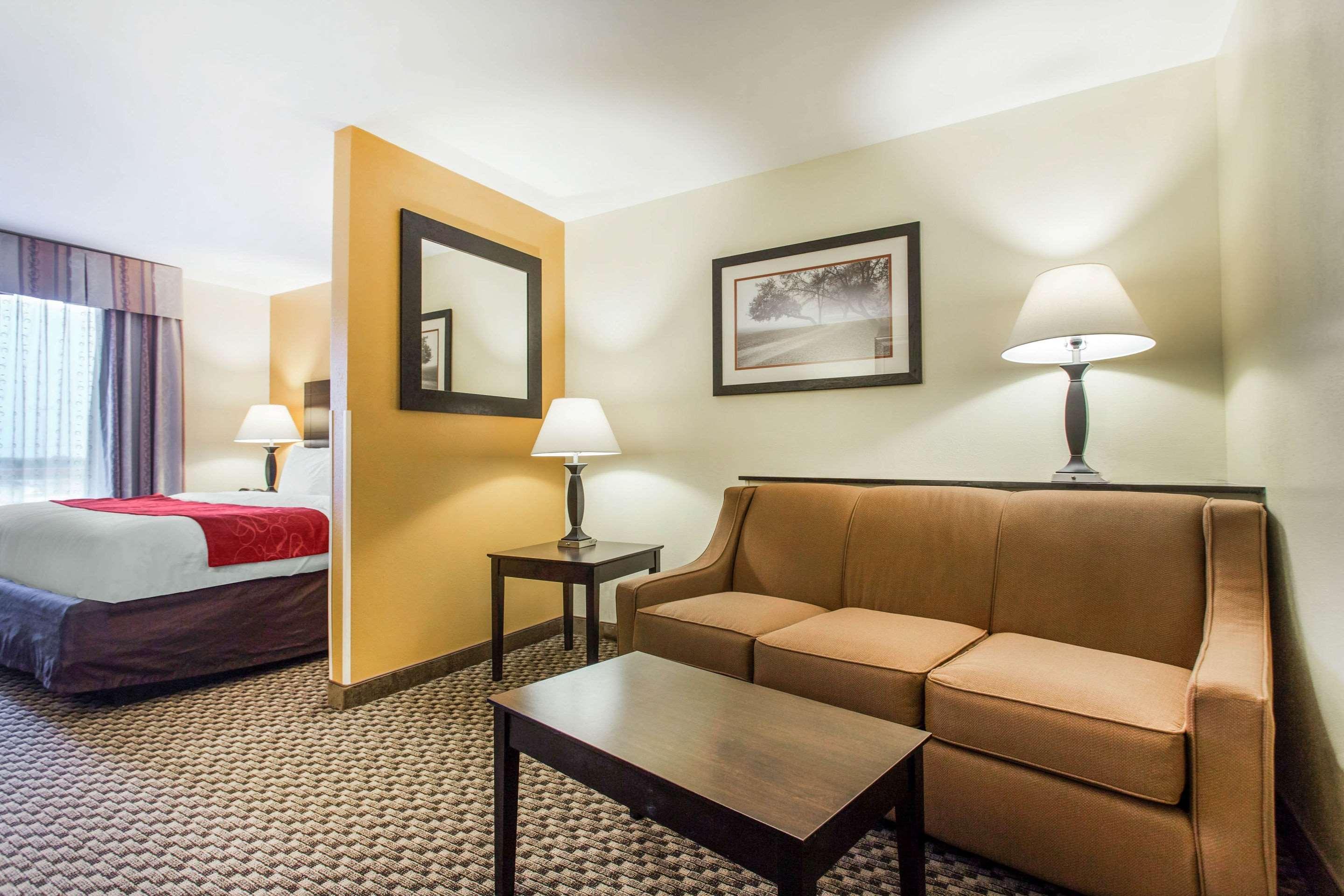 Comfort Suites Clinton Near Presbyterian College Εξωτερικό φωτογραφία