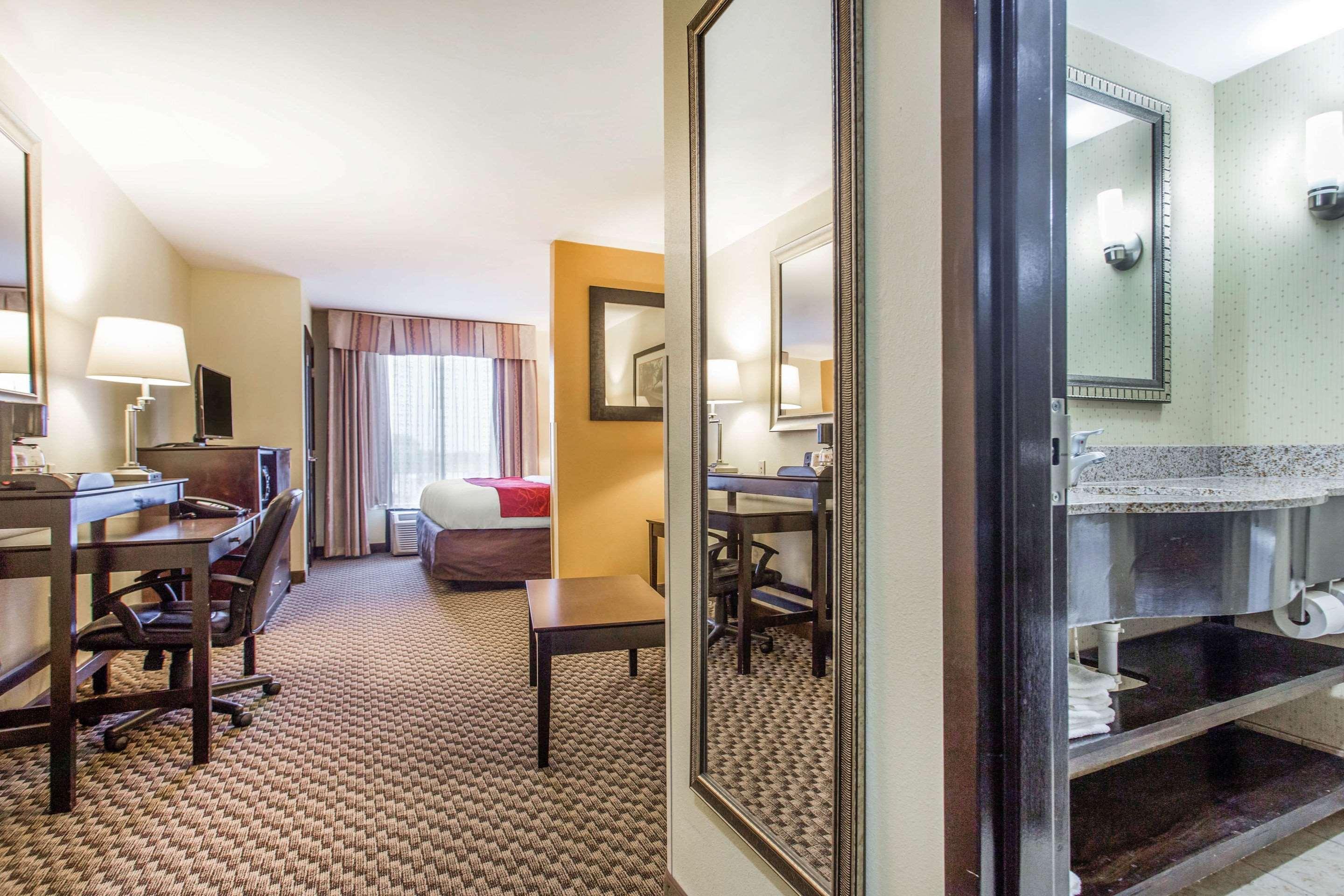 Comfort Suites Clinton Near Presbyterian College Εξωτερικό φωτογραφία