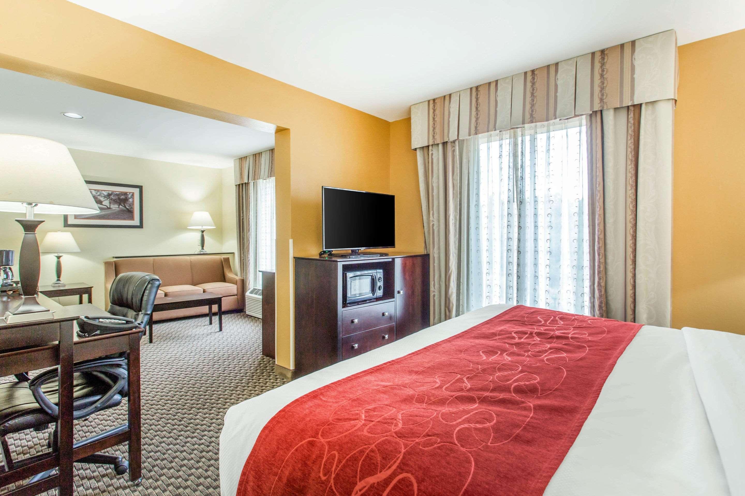 Comfort Suites Clinton Near Presbyterian College Εξωτερικό φωτογραφία