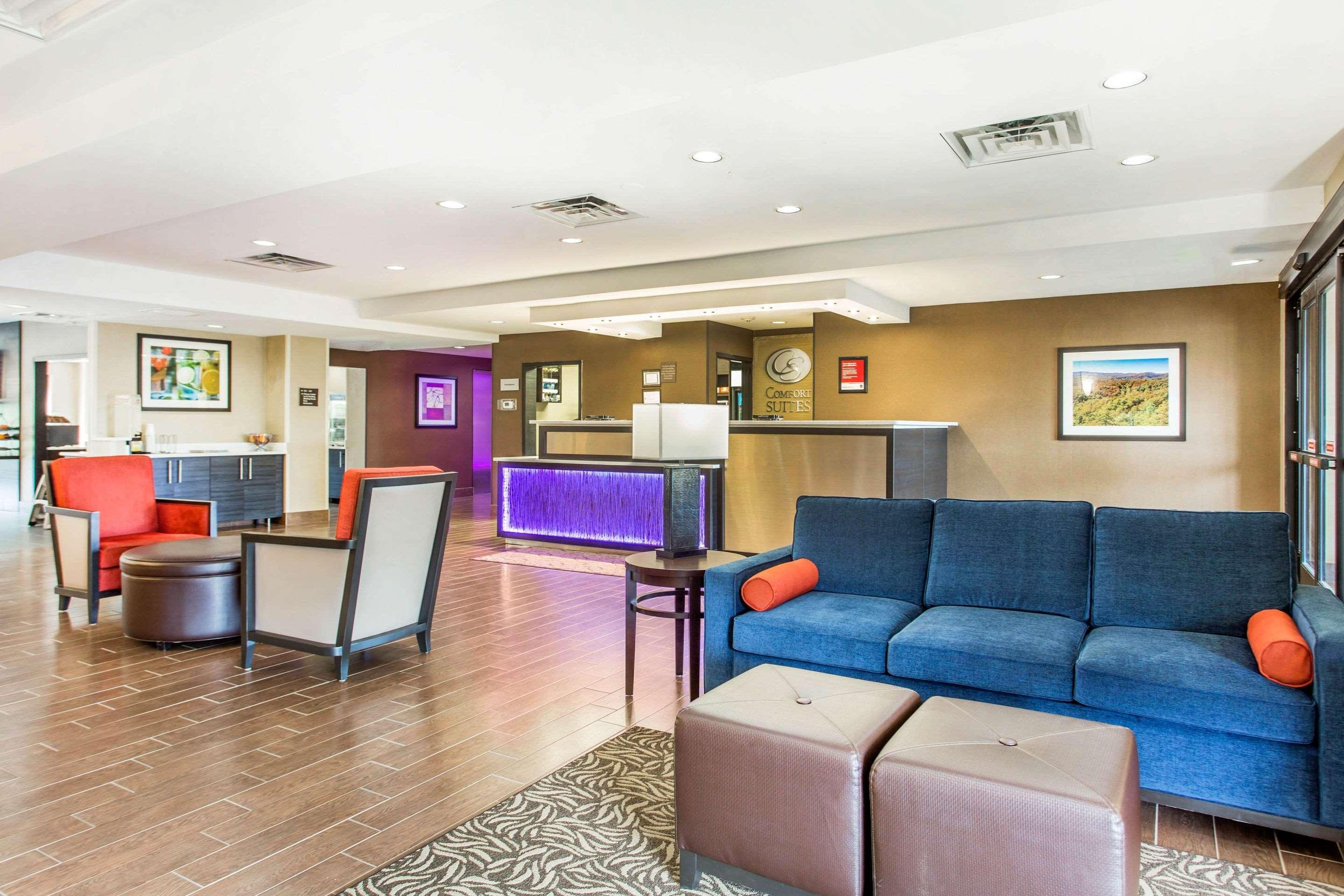Comfort Suites Clinton Near Presbyterian College Εξωτερικό φωτογραφία