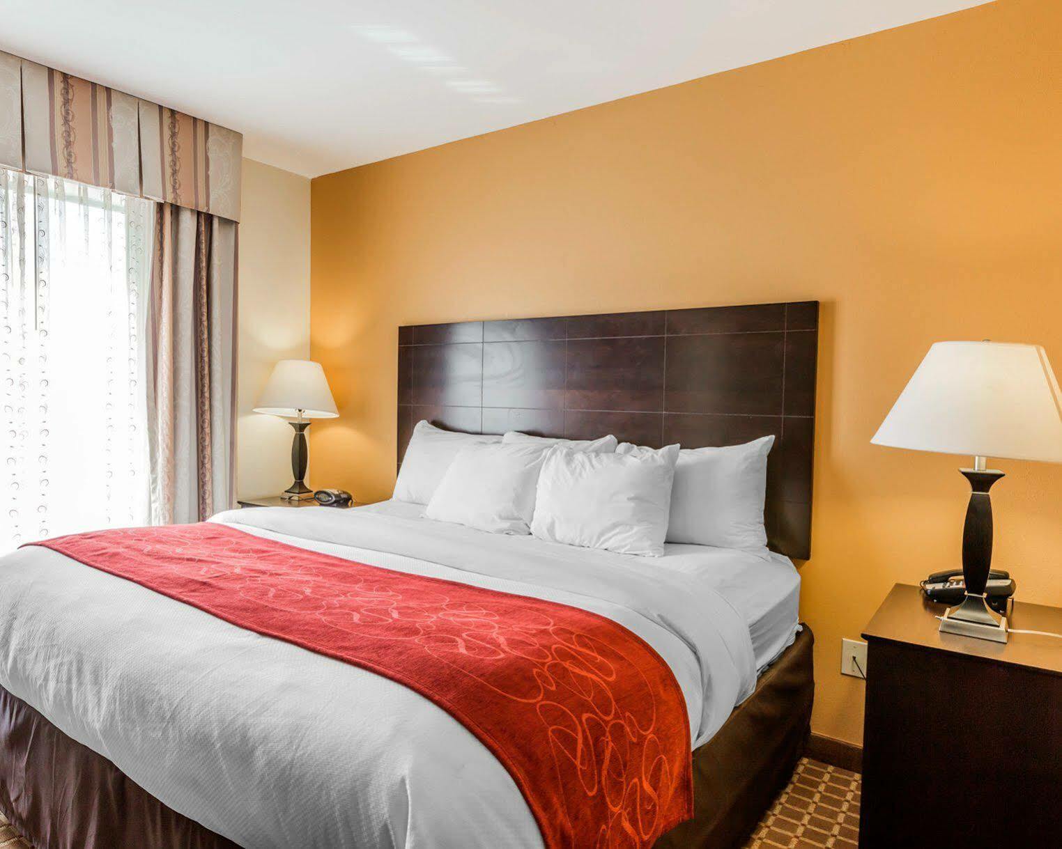 Comfort Suites Clinton Near Presbyterian College Εξωτερικό φωτογραφία