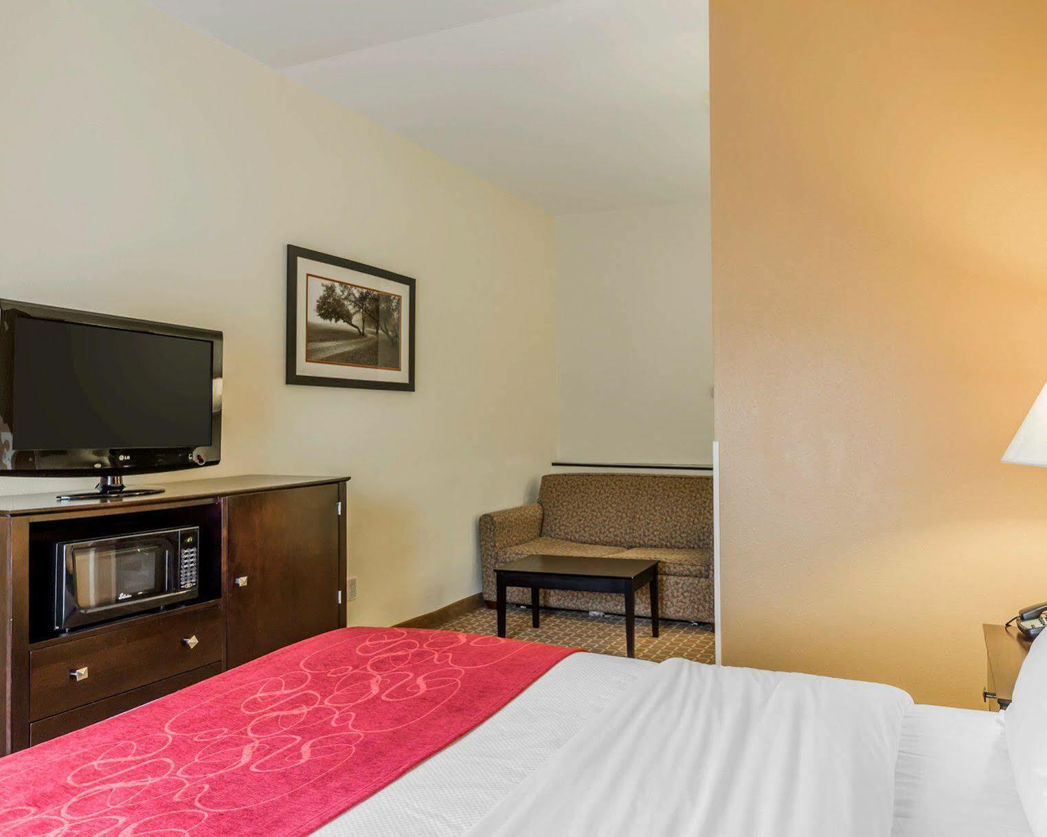 Comfort Suites Clinton Near Presbyterian College Εξωτερικό φωτογραφία