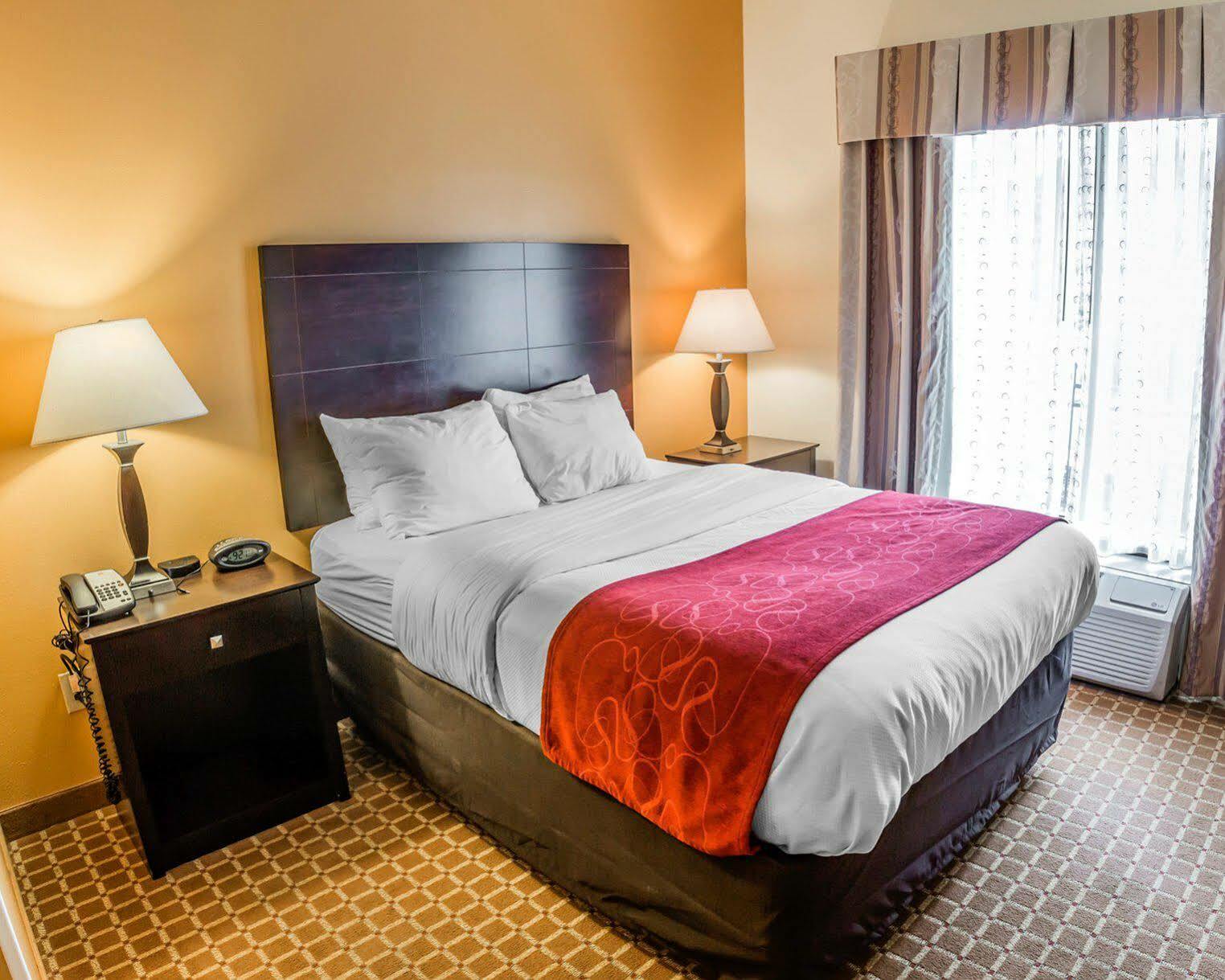 Comfort Suites Clinton Near Presbyterian College Εξωτερικό φωτογραφία