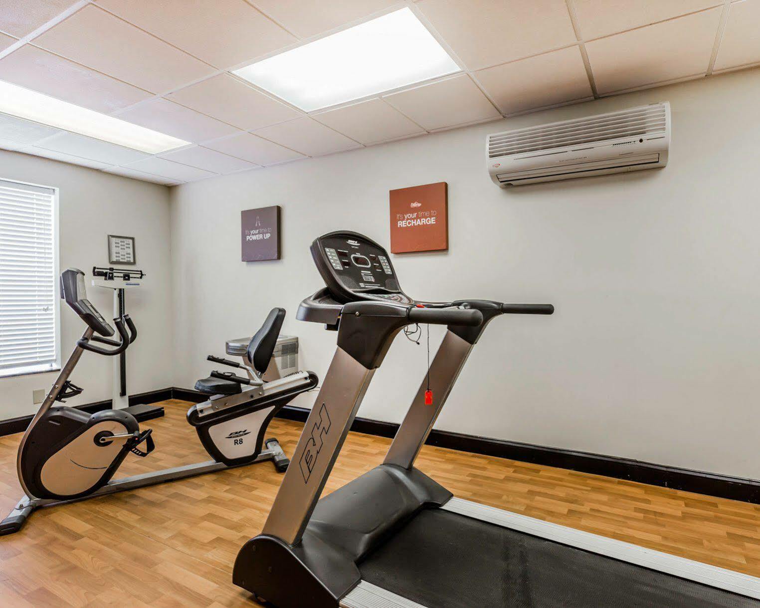 Comfort Suites Clinton Near Presbyterian College Εξωτερικό φωτογραφία