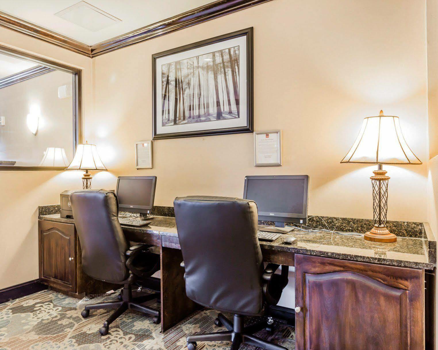 Comfort Suites Clinton Near Presbyterian College Εξωτερικό φωτογραφία