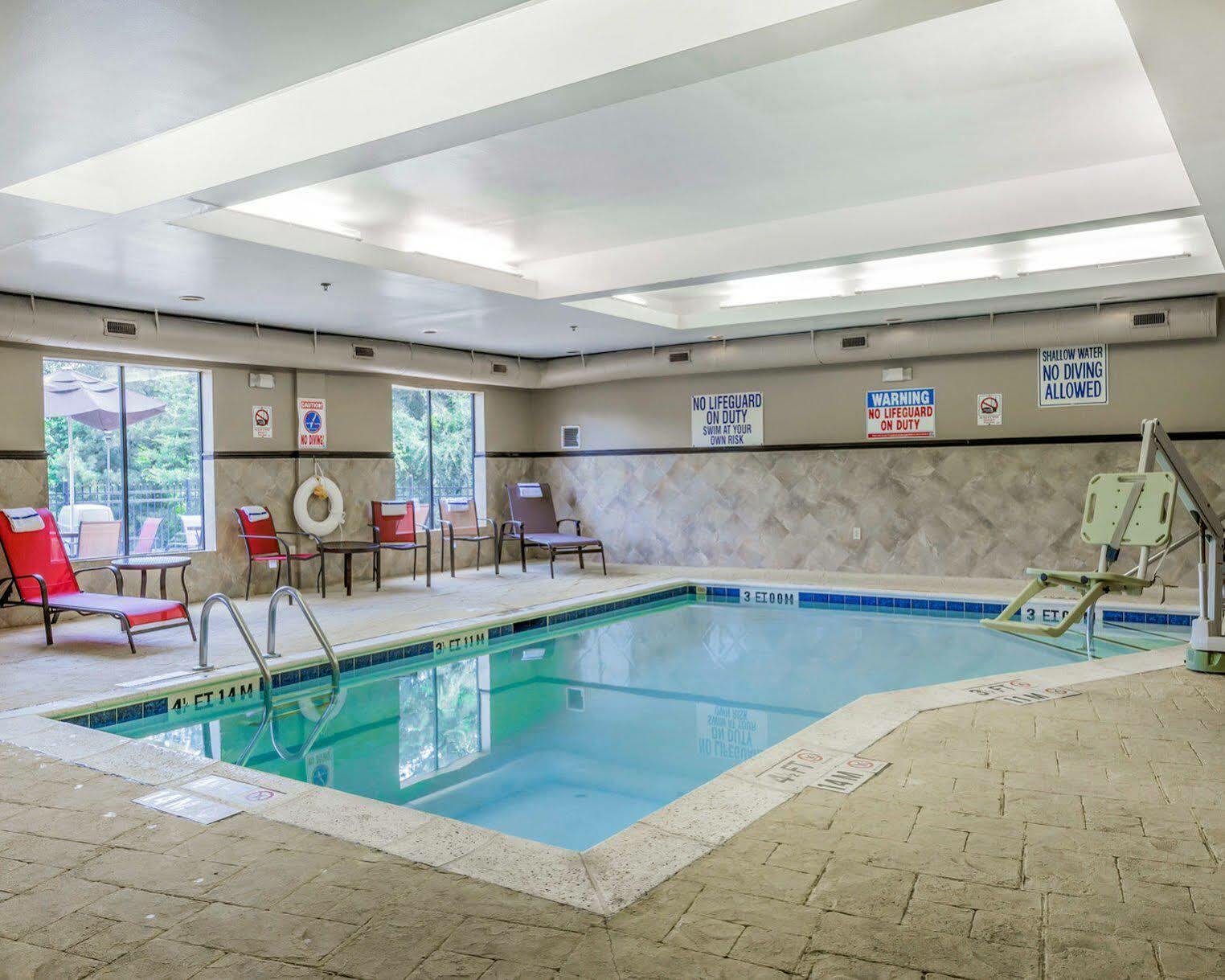 Comfort Suites Clinton Near Presbyterian College Εξωτερικό φωτογραφία